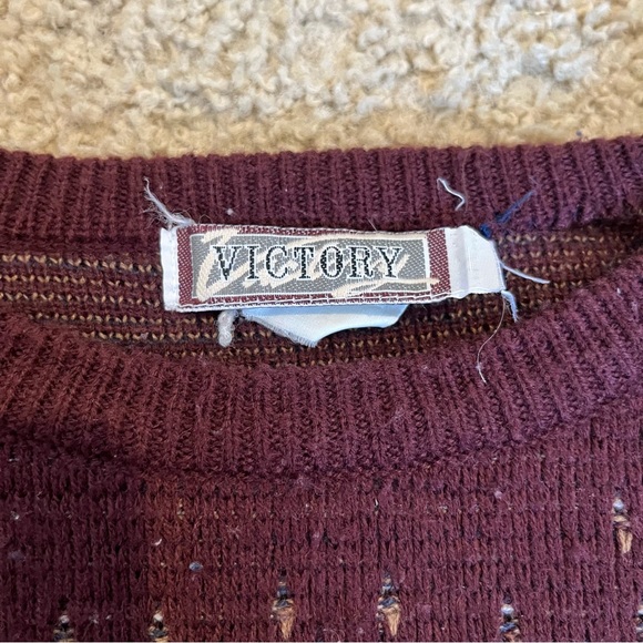 5/$25 Vintage Mens Victory Sweater Sweatshirt Cabin Cottage Fever M L ? Burgundy - Picture 6 of 11